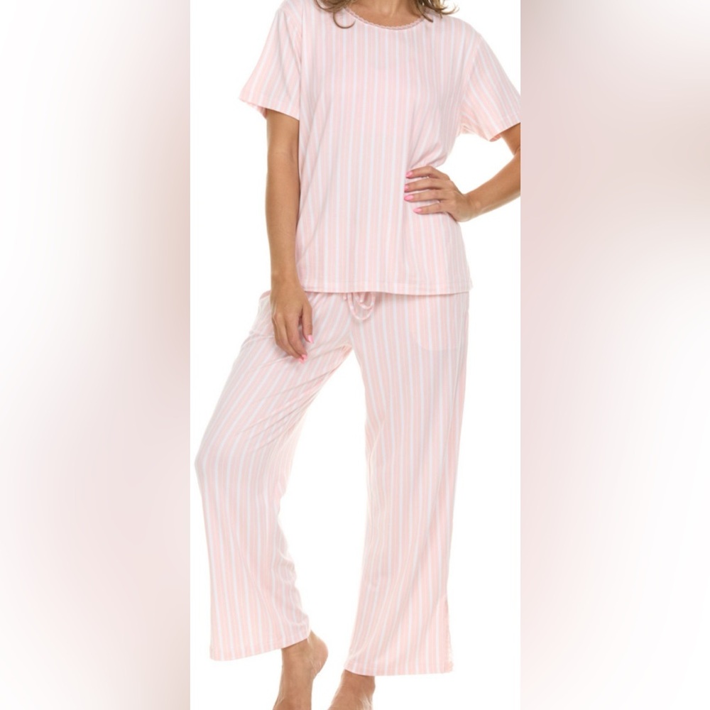 Flora Nikrooz Women’s 2 Piece Pajama Set Short Sleeve Shirt & Capri Pants Medium
